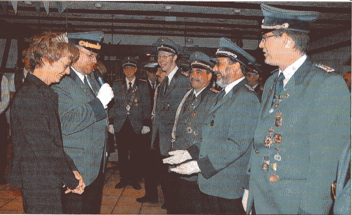 Uniformcheck beim Exerzieren des BSB